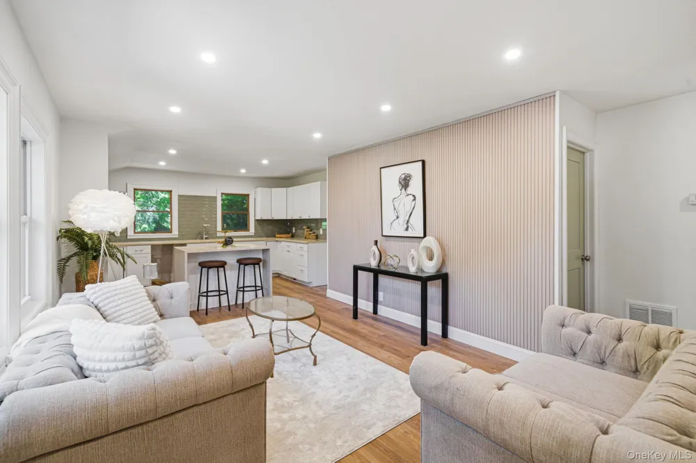 8 Wood Haven Place East Northport, NY 11731