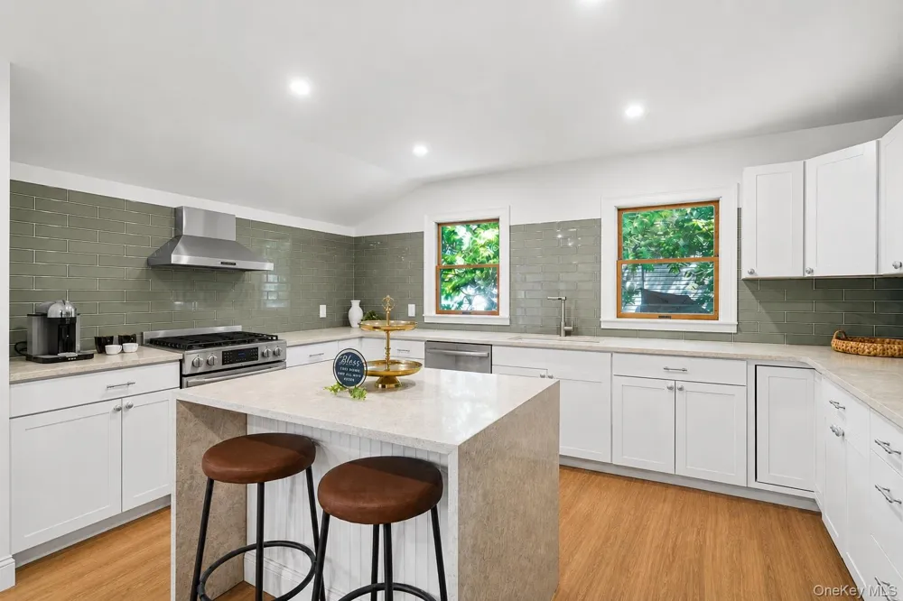 8 Wood Haven Place East Northport, NY 11731