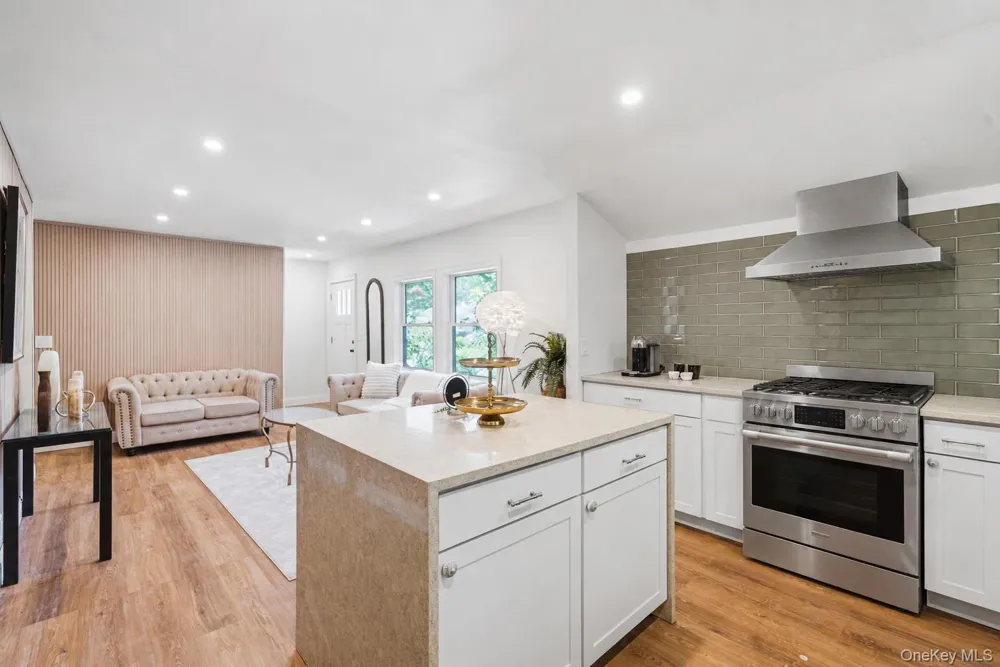 8 Wood Haven Place East Northport, NY 11731
