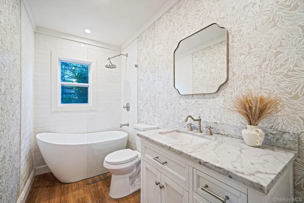 8 Wood Haven Place East Northport, NY 11731