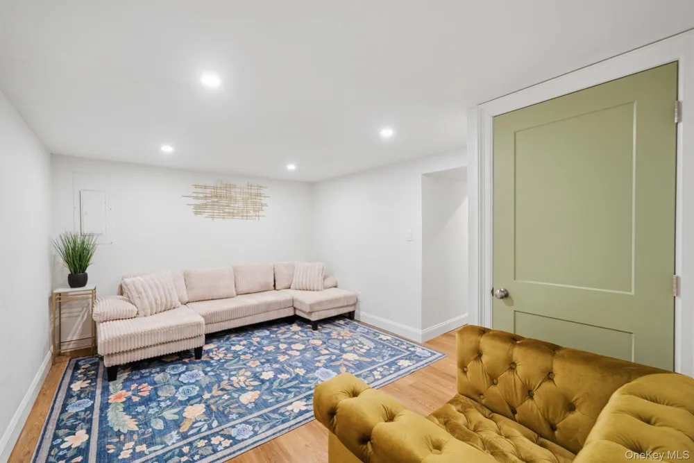 8 Wood Haven Place East Northport, NY 11731
