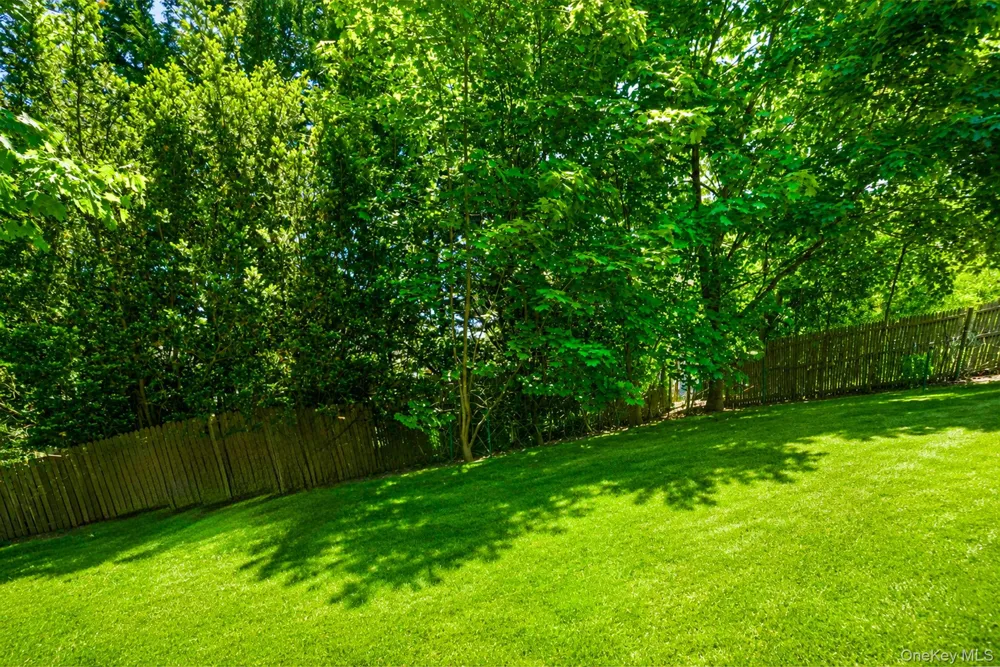 8 Wood Haven Place East Northport, NY 11731