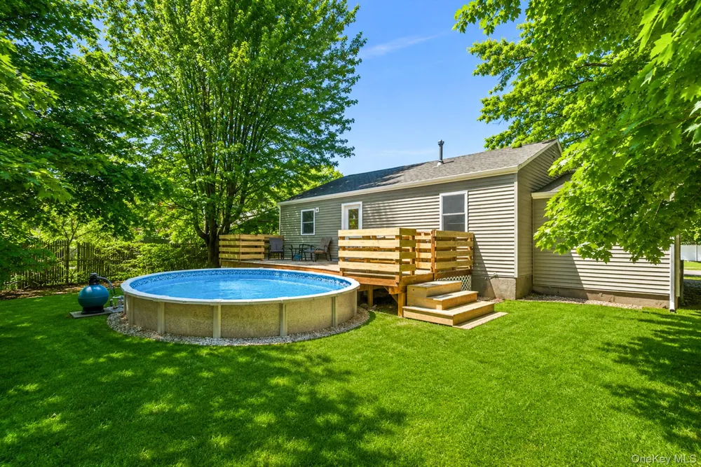 8 Wood Haven Place East Northport, NY 11731