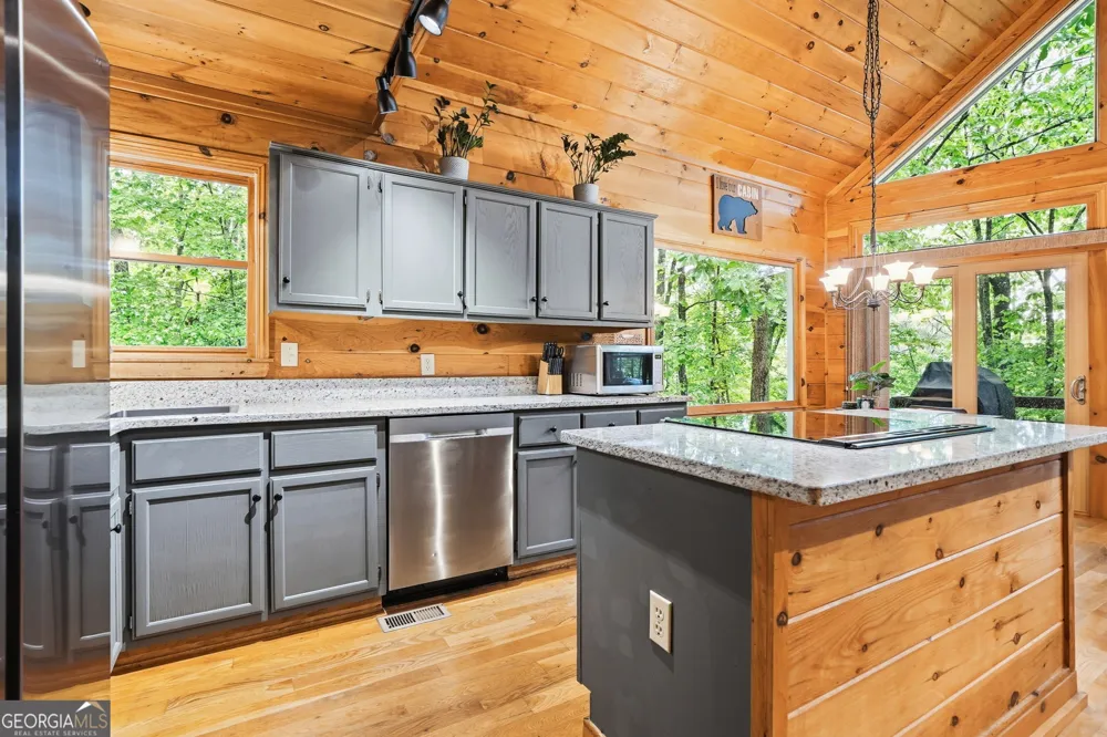 22 Evening Shade TRL Mineral Bluff, GA 30559