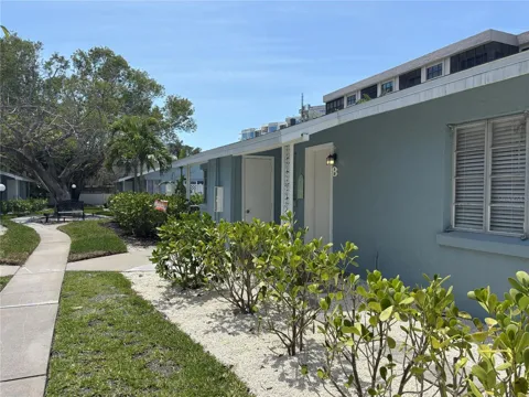170 ROOSEVELT DRIVE #8