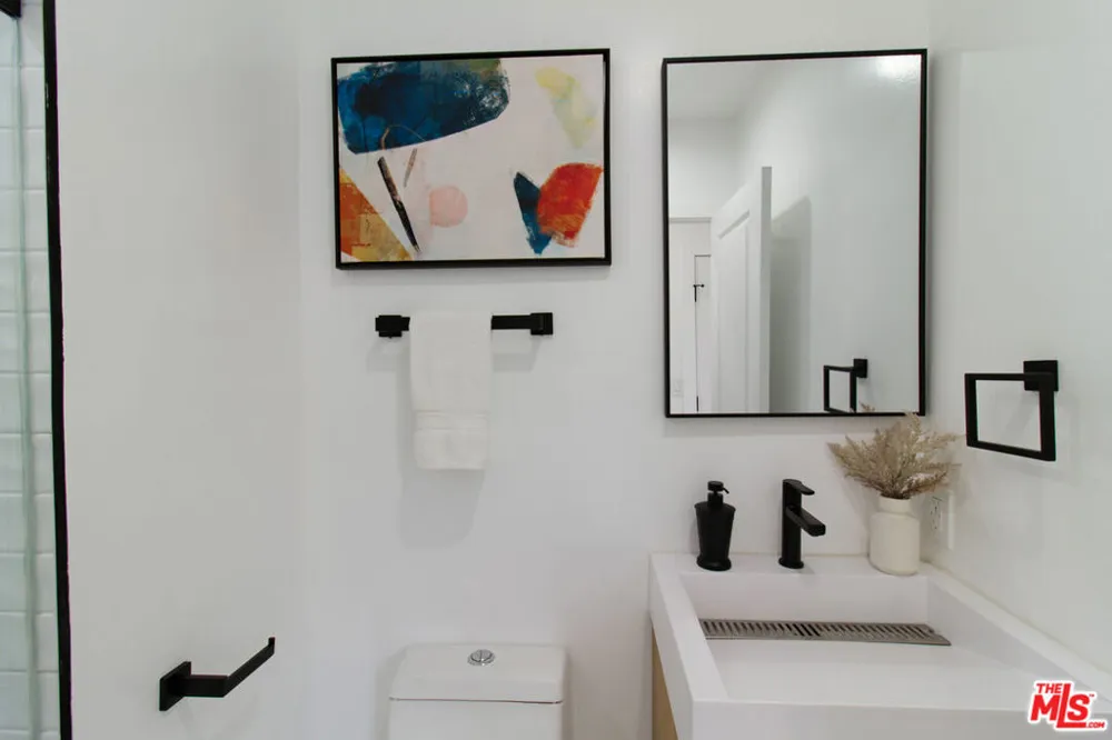 4068 Sutro Avenue Los Angeles, CA 90008