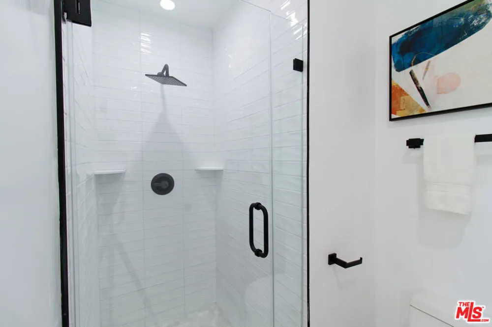 4068 Sutro Avenue Los Angeles, CA 90008