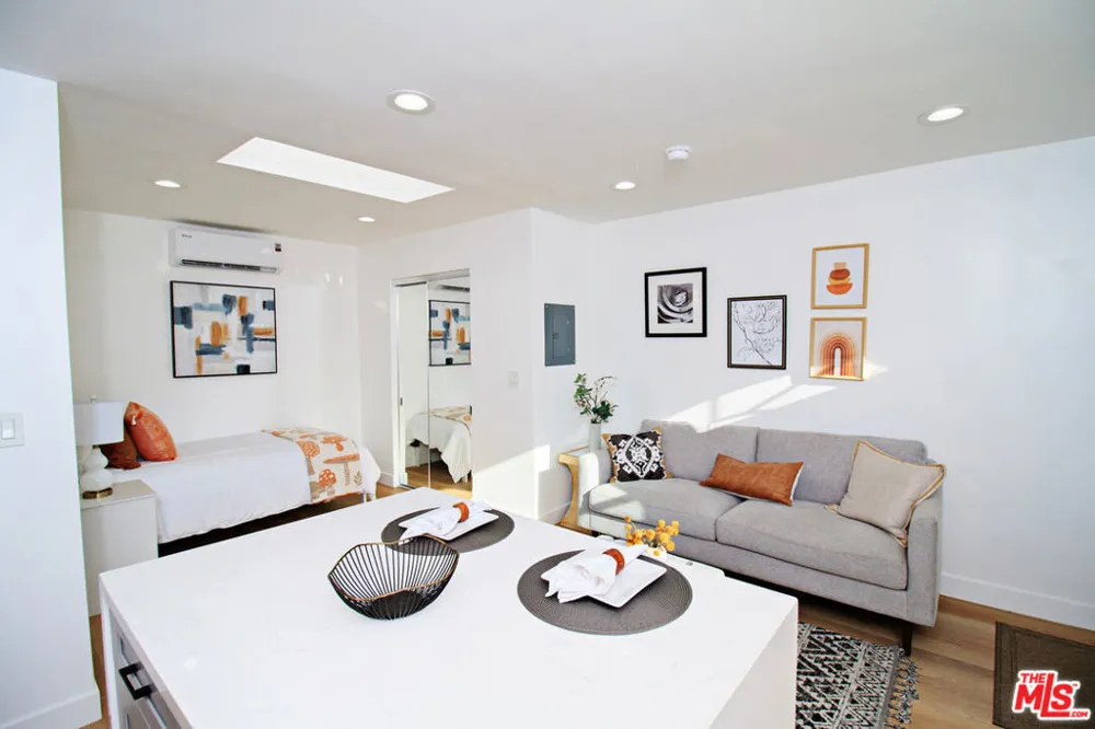4068 Sutro Avenue Los Angeles, CA 90008