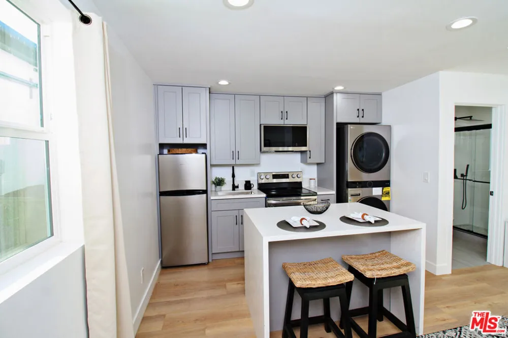 4068 Sutro Avenue Los Angeles, CA 90008