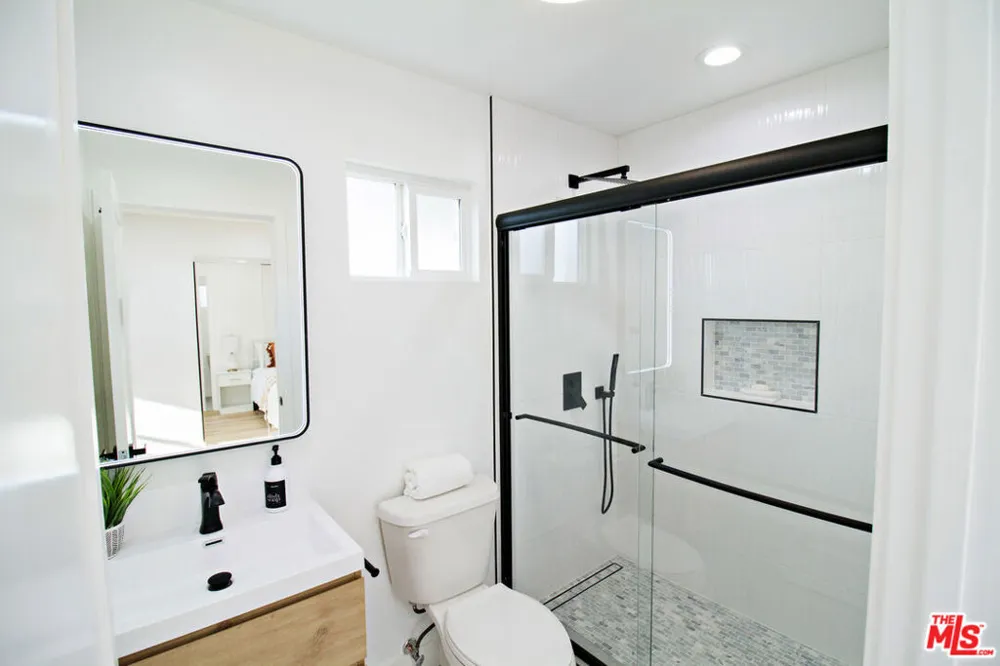 4068 Sutro Avenue Los Angeles, CA 90008