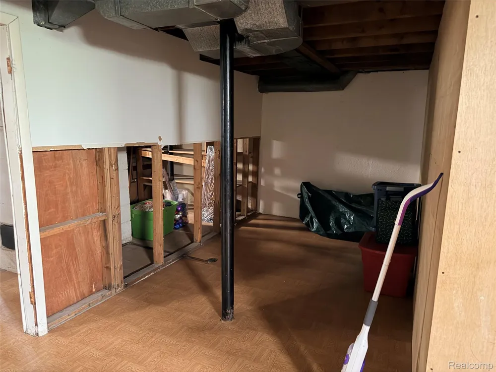 24660 Manistee Street Oak Park City, MI 48237