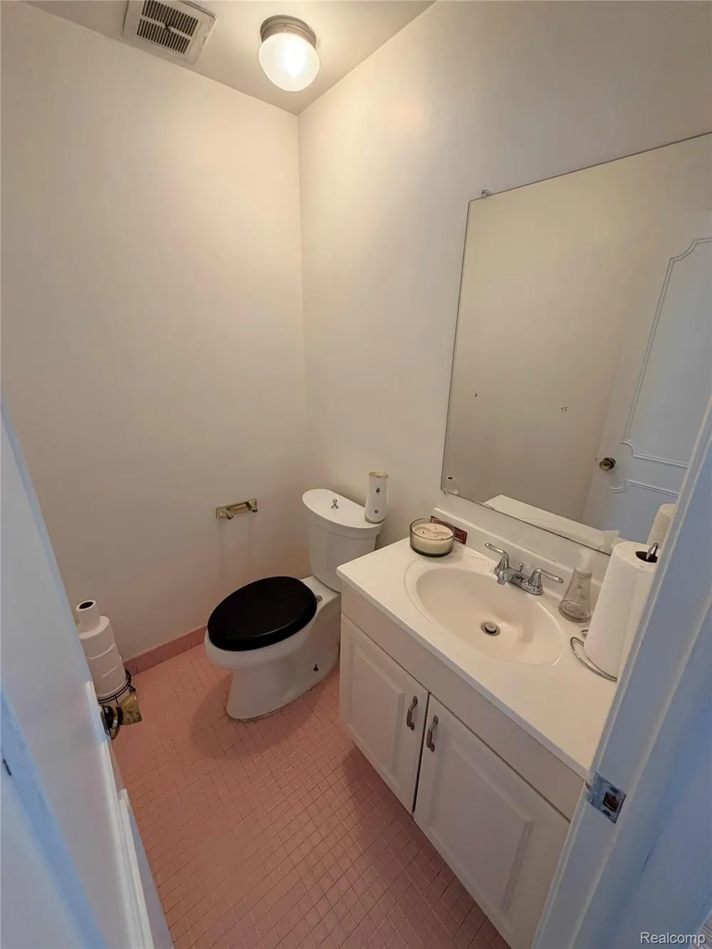 24660 Manistee Street Oak Park City, MI 48237