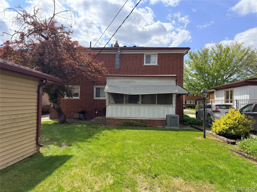24660 Manistee Street Oak Park City, MI 48237