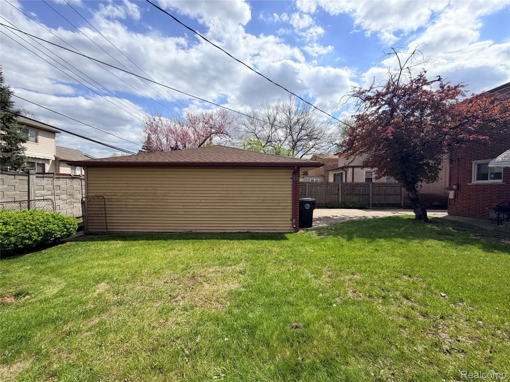 24660 Manistee Street Oak Park City, MI 48237