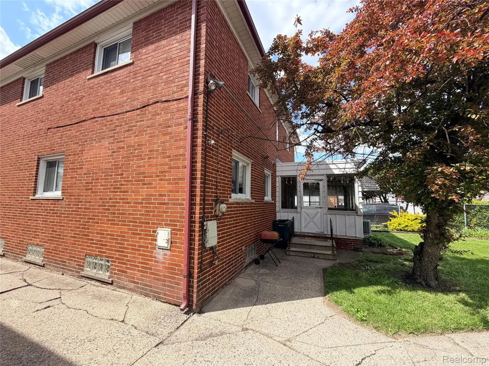 24660 Manistee Street Oak Park City, MI 48237