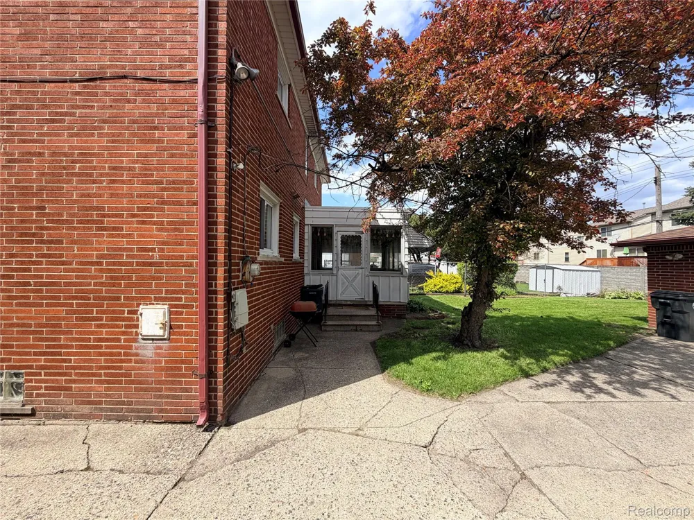 24660 Manistee Street Oak Park City, MI 48237