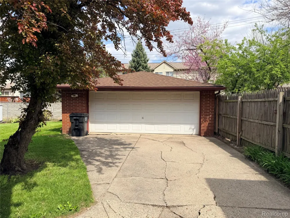24660 Manistee Street Oak Park City, MI 48237
