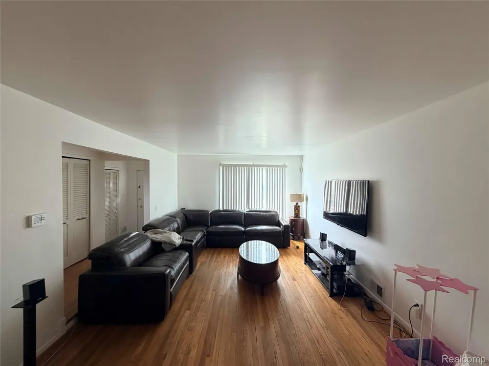 24660 Manistee Street Oak Park City, MI 48237