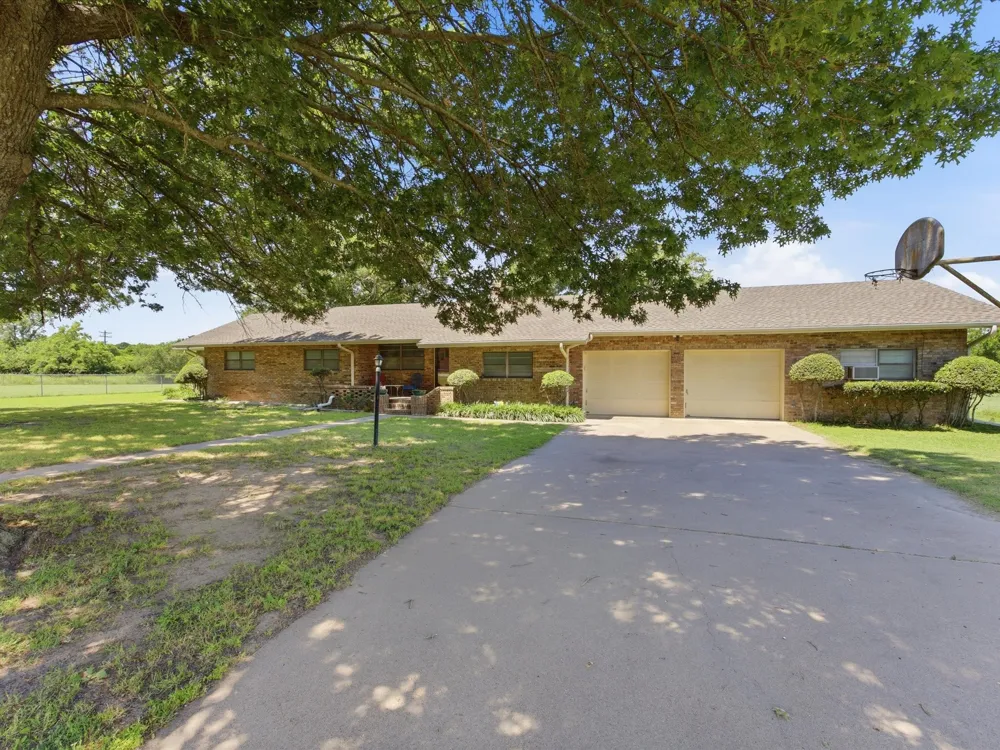 7642 Tx-175 Montague, TX 76251