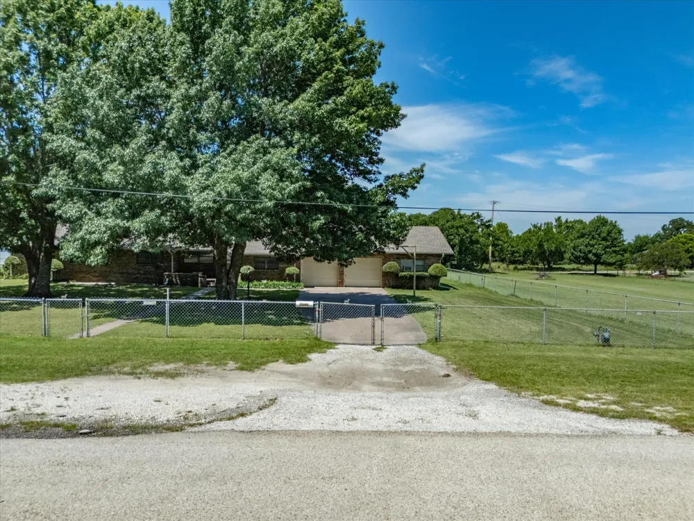 7642 Tx-175 Montague, TX 76251