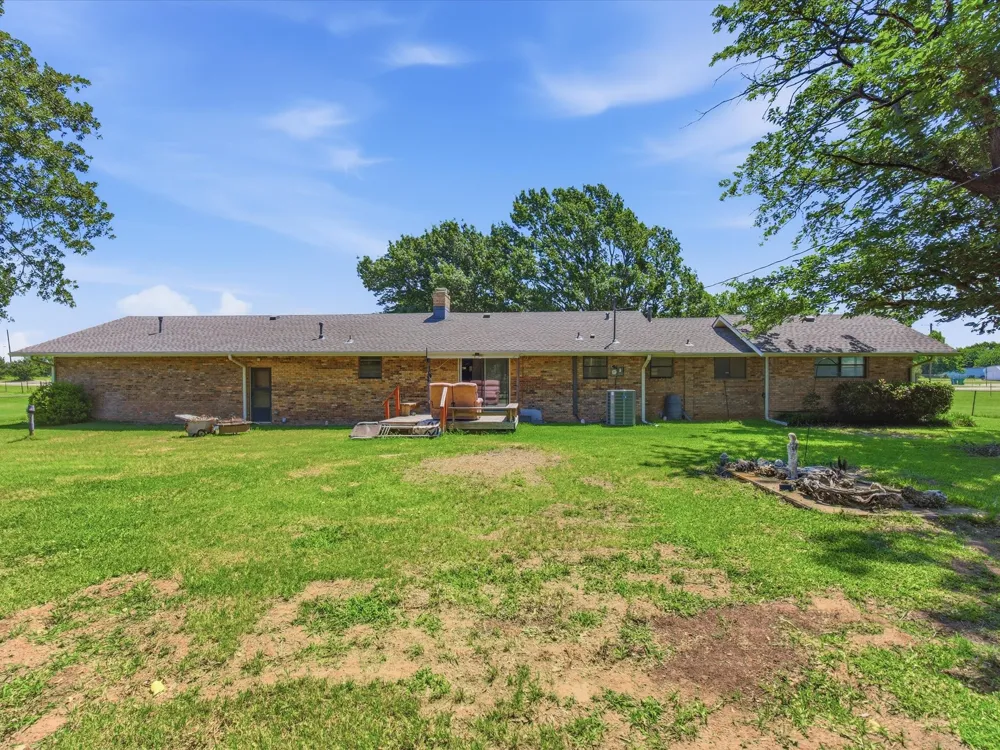 7642 Tx-175 Montague, TX 76251