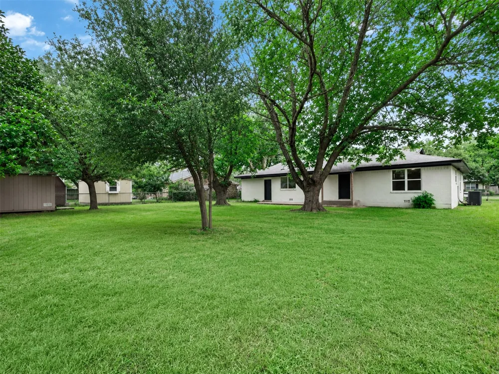 1011 Sheridan Lane Cleburne, TX 76033
