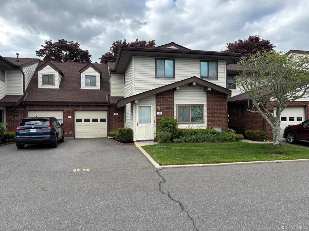 86 W Cambridge Drive W #86 Copiague, NY 11726