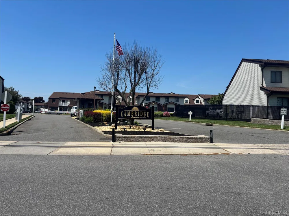 86 W Cambridge Drive W #86 Copiague, NY 11726
