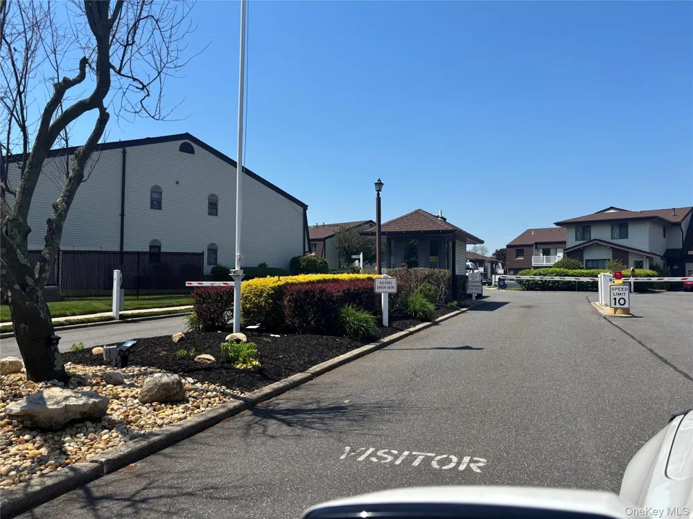 86 W Cambridge Drive W #86 Copiague, NY 11726