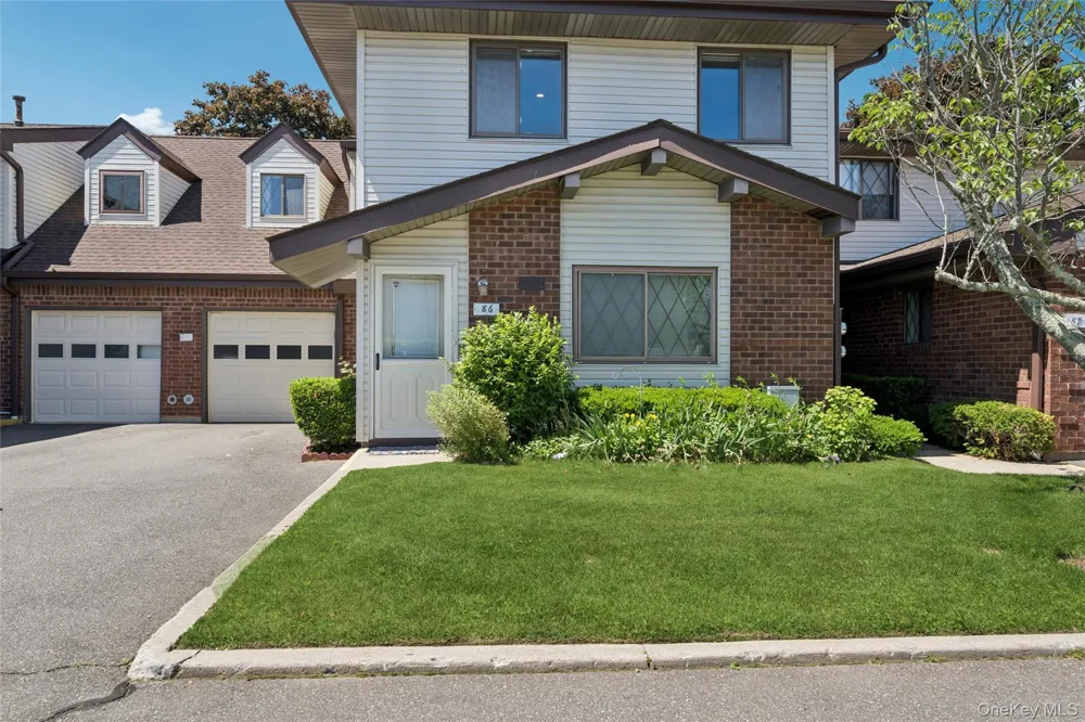 86 W Cambridge Drive W #86 Copiague, NY 11726