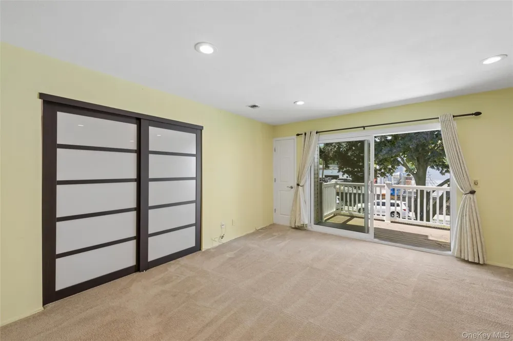 86 W Cambridge Drive W #86 Copiague, NY 11726