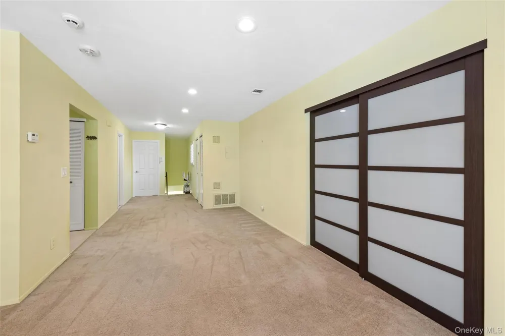 86 W Cambridge Drive W #86 Copiague, NY 11726