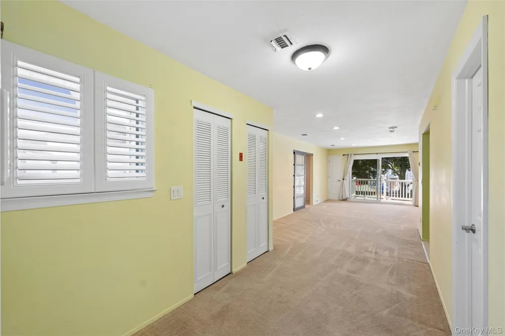 86 W Cambridge Drive W #86 Copiague, NY 11726