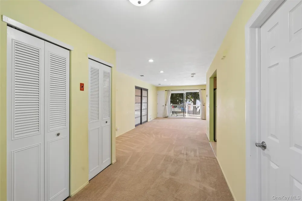 86 W Cambridge Drive W #86 Copiague, NY 11726