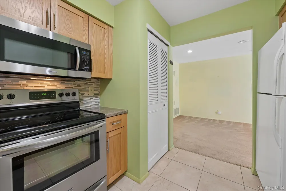 86 W Cambridge Drive W #86 Copiague, NY 11726