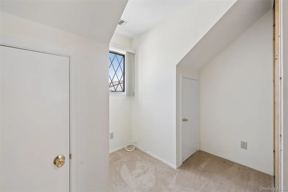 86 W Cambridge Drive W #86 Copiague, NY 11726