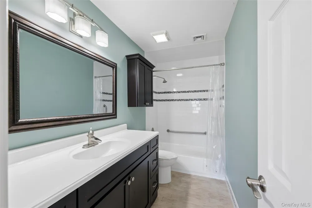 86 W Cambridge Drive W #86 Copiague, NY 11726