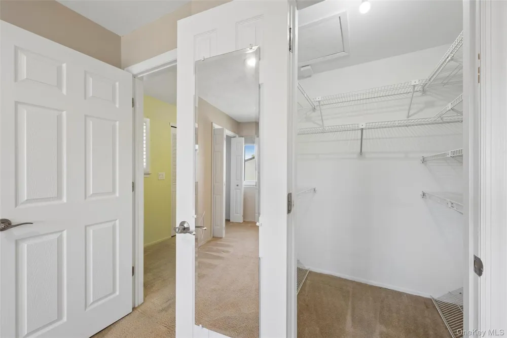 86 W Cambridge Drive W #86 Copiague, NY 11726