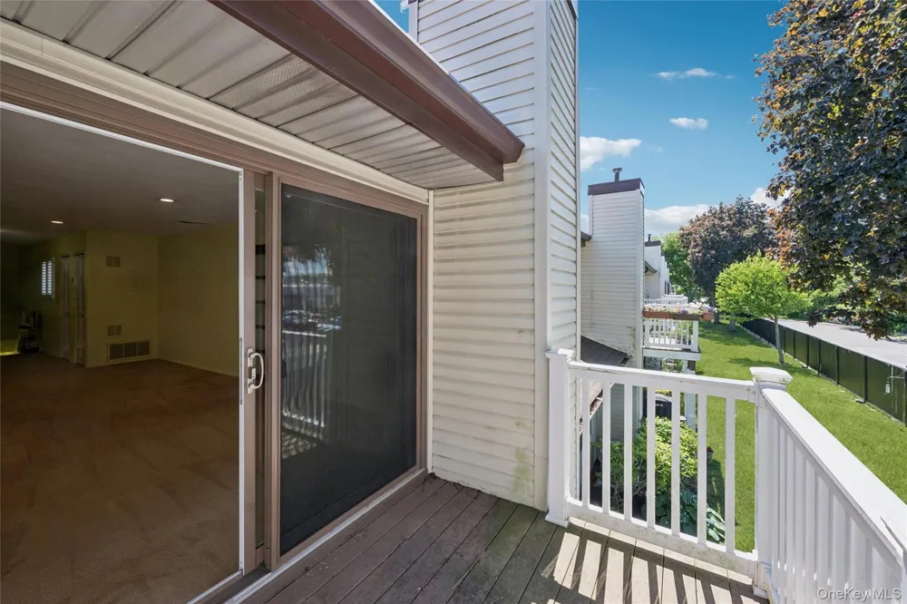 86 W Cambridge Drive W #86 Copiague, NY 11726