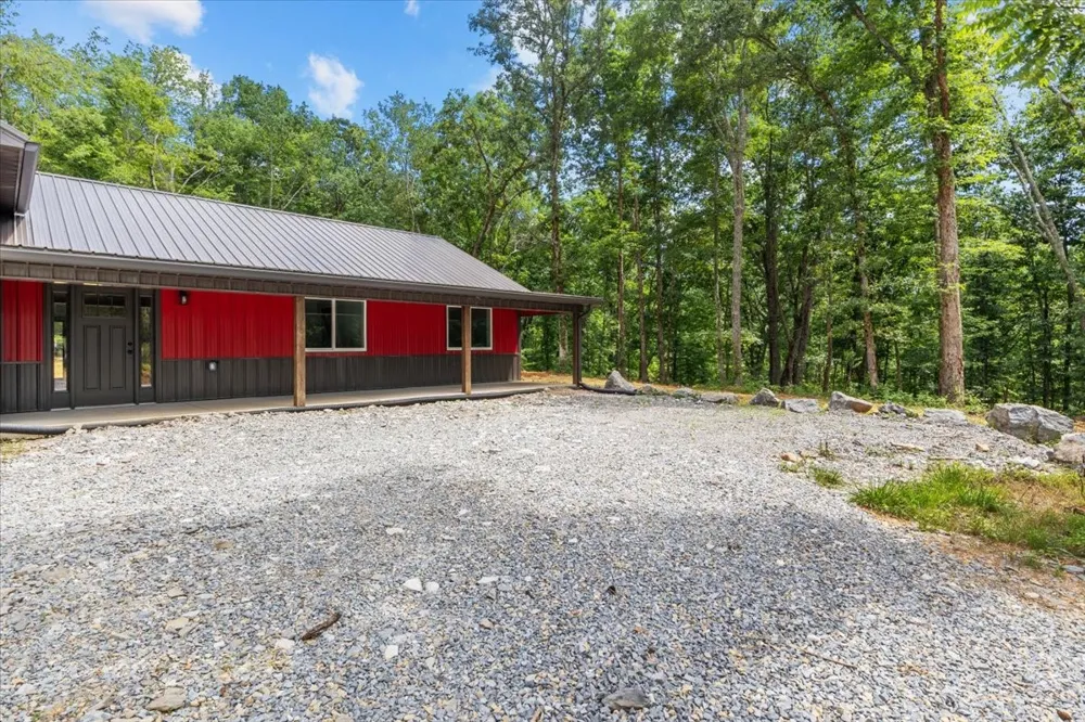 2796 Highway 100 Centerville, TN 37033