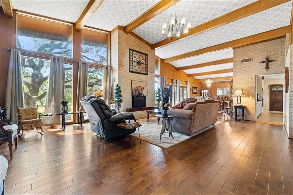 9675 County Road 325 Mathis, TX 78368