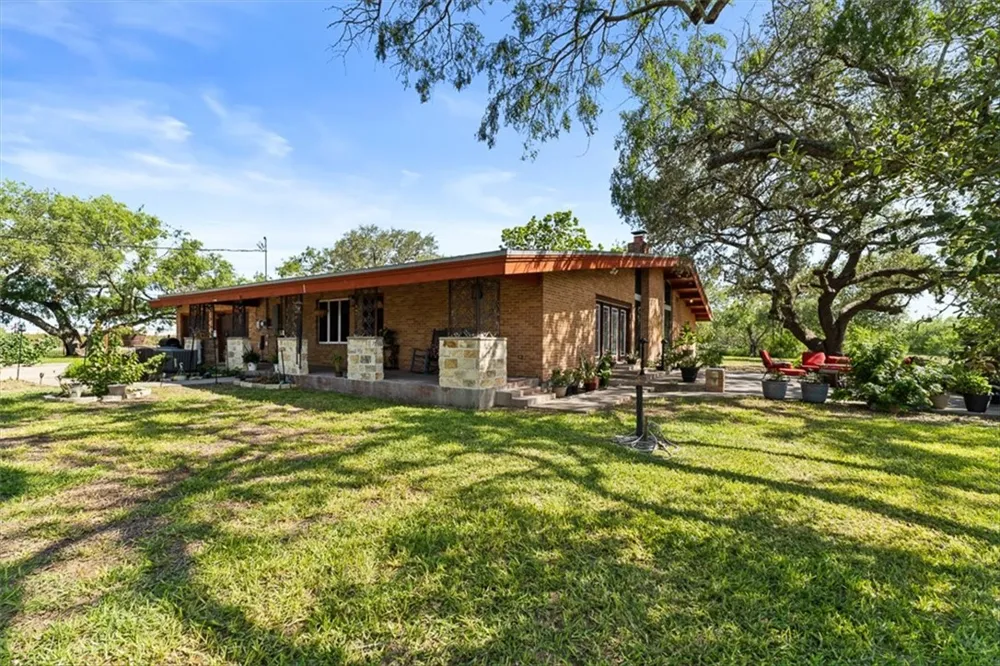 9675 County Road 325 Mathis, TX 78368