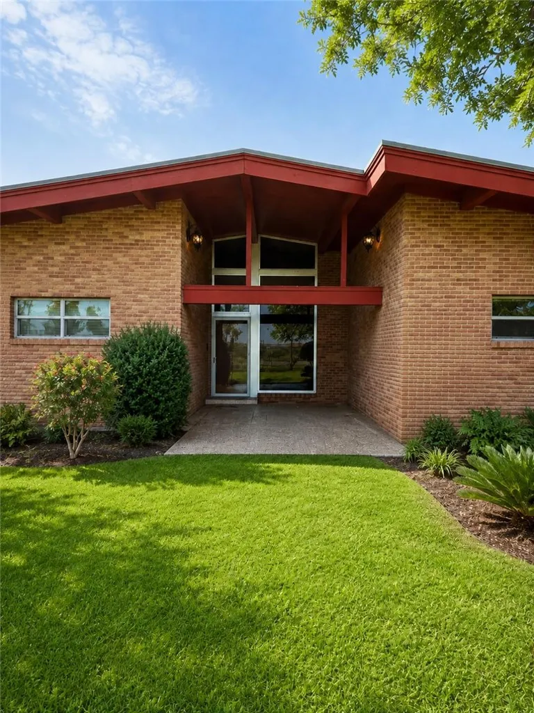 9675 County Road 325 Mathis, TX 78368
