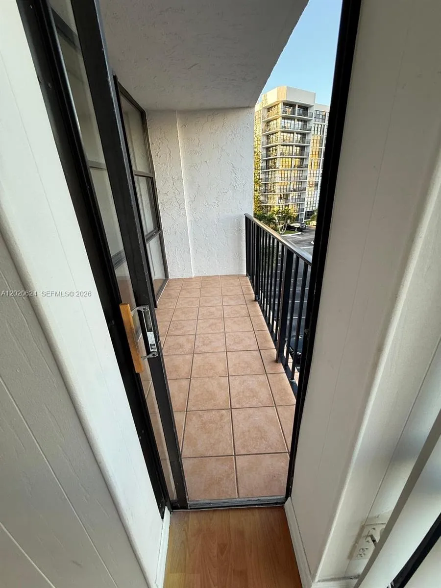 800 Parkview Dr #406 Hallandale Beach, FL 33009
