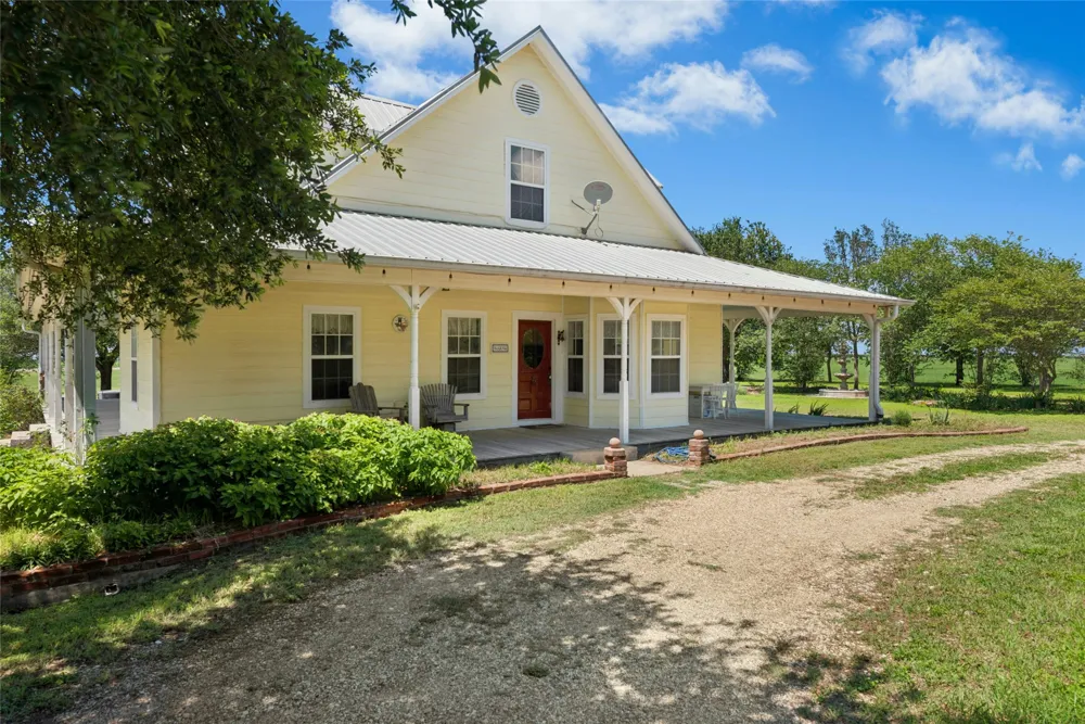 1610 County Road 463 Elgin, TX 78621