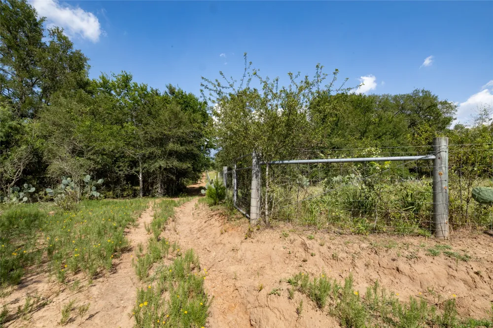410 Green Acre Drive Dale, TX 78616