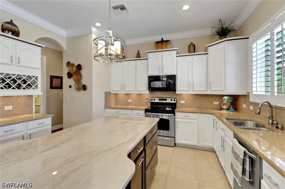 Vardin Place Naples, FL 34120