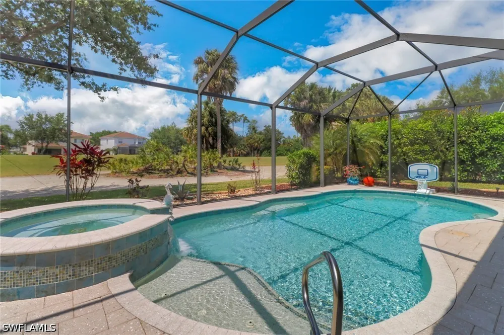 Vardin Place Naples, FL 34120