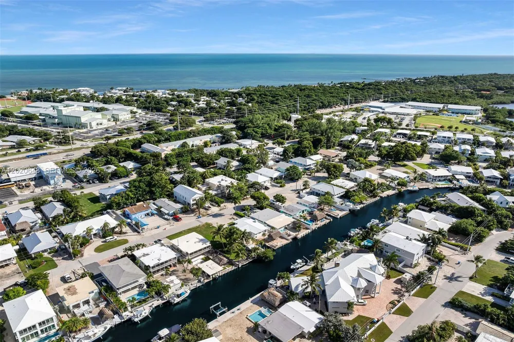 251 Azalea St Plantation Key, FL 33070