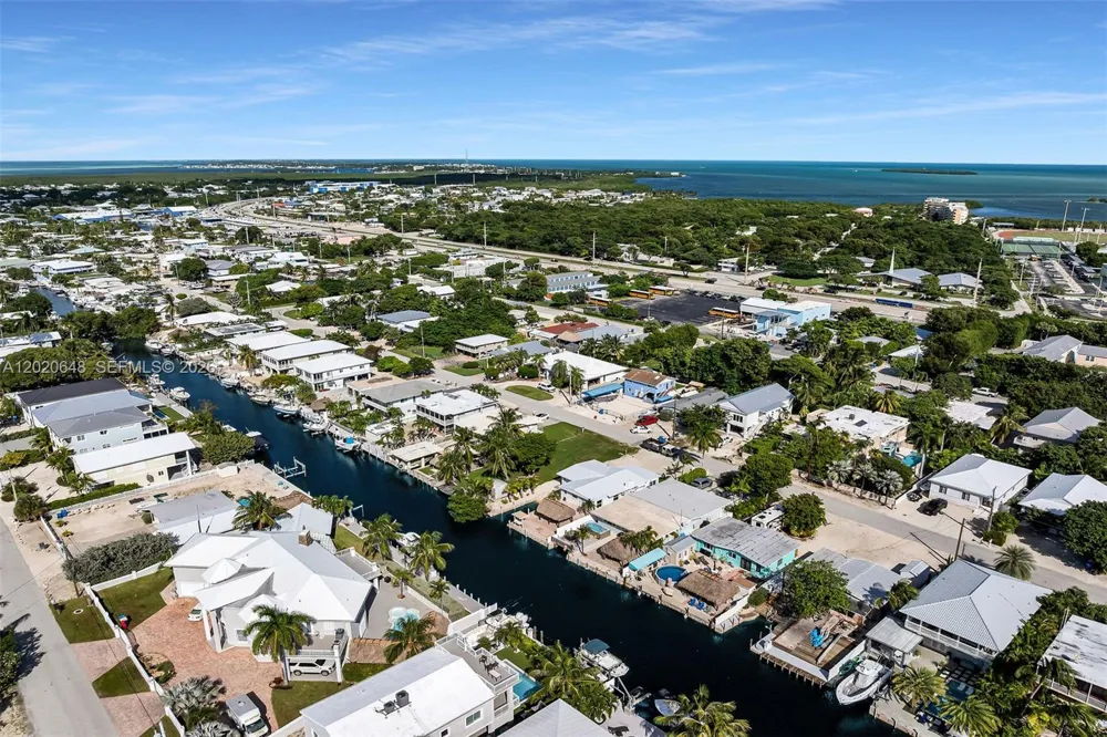 251 Azalea St Plantation Key, FL 33070